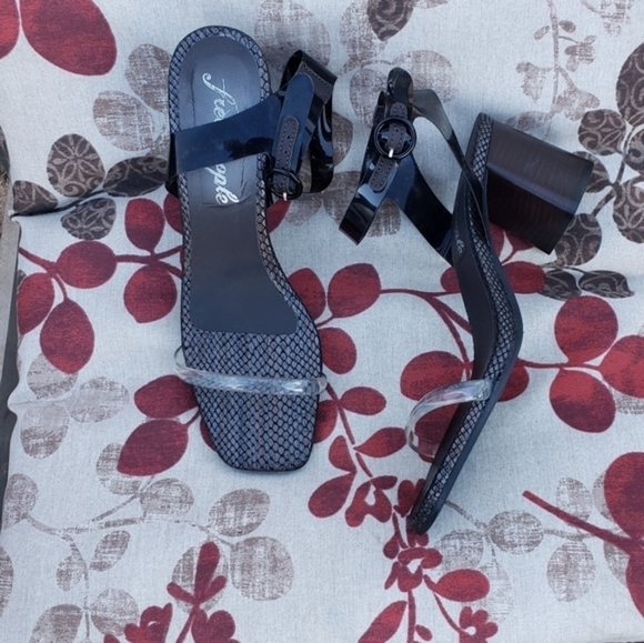 FREE PEOPLE NATAL HEEL - Picture 3 of 9